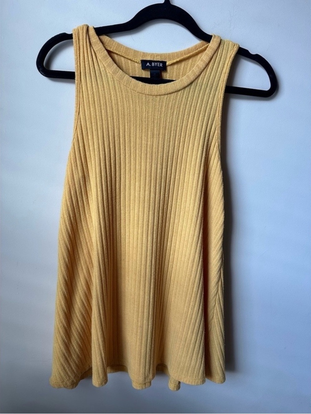 A. Byer Swing Tank Top Women's Size medium Mustard Yellow Ribbed Knit Crew Neck